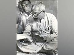 
      
      PM Modi writes tribute article on Karpoori Thakur
      
      