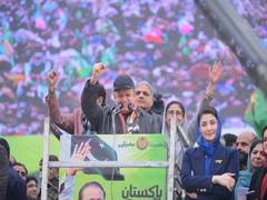 
      
      Nawaz Sharif supporters bring lion, tiger to Lahore rally
      
      