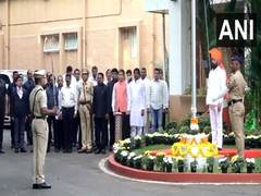 
      
      Maharashtra CM Eknath Shinde unfurls national flag on R-Day
      
      