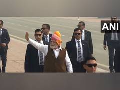 
      
      PM Modi walks down Kartavya Path after 75th R-Day parade
      
      
