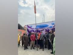 
      
      R-Day: Haj Committee member unfurls national flag in Srinagar
      
      