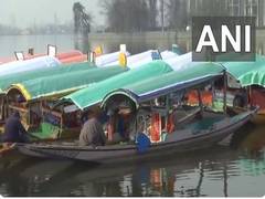 
      
      Shikaras decorated in colours of Indian flag create visual treat
      
      