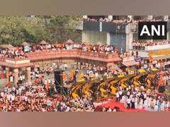 
      
      Activists celebrate after Manoj Jarange Patil calls off stir
      
      
