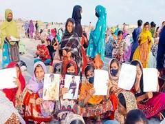 
      
      Pakistan: Families of abducted Baloch students blocks CPEC route
      
      