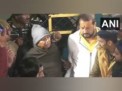 
      
      Bihar: ED questions Lalu Yadav for 9 hrs in Land for Jobs scam
      
      
