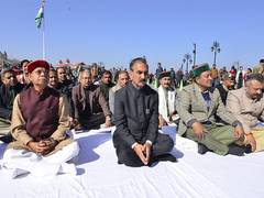 
      
      Governor Shiv Pratap Shukla and CM Sukhvinder Singh pay tribute
      
      