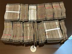 
      
      ED recovers Rs 36 lakh, seized two cars from Jharkhand CM's resid
      
      
