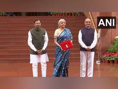 
      
      Sitharaman meets President Murmu before tabling Budget
      
      