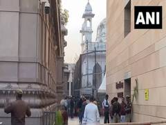 
      
      UP: Devotees flock to ‘Vyas Ka Tehkhana' inside Gyanvapi mosque
      
      