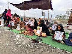 
      
      Pak: People hold sit-in for recovery of loved ones in Turbat
      
      