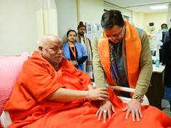 
      
      CM Dhami meets Jagadguru Rambhadracharya at hospital in Dehradun 
      
      
