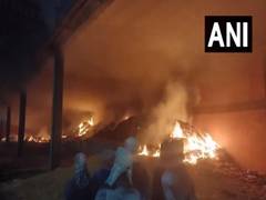
      
      West Bengal: Fire breaks out at factory in Narayanpur
      
      