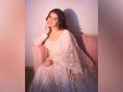 
      
      Shraddha Kapoor asks fans 