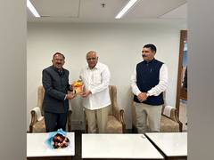 
      
      Rajasthan Speaker Vasudev Devnani pays visit to Gujarat Assembly
      
      