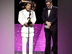 
      
      Grammys: Manish Malhotra congratulates Zakir Hussain 
      
      
