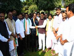 
      
      BRS MP Venkatesh Netha Borlakunta and other BRS leaders join Cong
      
      