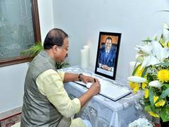 
      
      MoS Muraleedharan visits Namibian High Commission
      
      