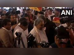 
      
      Karnataka CM Siddaramaiah, DK Shivakumar arrive at Jantar Mantar
      
      