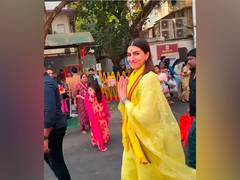 
      
      Kriti seeks blessings at Siddhivinayak Temple ahead of 'TBMAUJ’ 
      
      