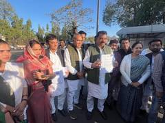 
      
      Congress Legislature Party meet Governor Mangubhai Patel
      
      