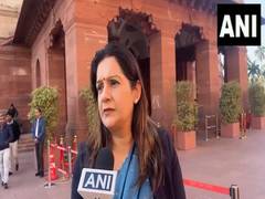 
      
      Priyanka Chaturvedi demands Bharat Ratna for VD Savarkar
      
      