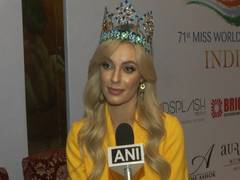 
      
      Reigning Miss World Karolina Bielawska shares her love for India 
      
      