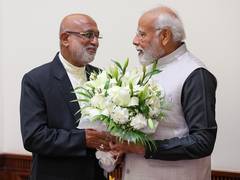 
      
      Archbishop Mar Raphael Thattil meets PM Modi 
      
      