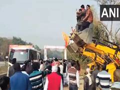 
      
      UP: Bulldozers line up to shower petals on MLAs visiting Ayodhya
      
      