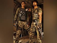 
      
      Tiger shares photo with ‘Khiladi’ Akshay from 'BMCM’ sets 
      
      