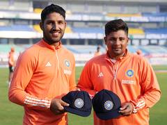 
      
      Sarfaraz Khan, Dhruv Jurel receive maiden Test cap
      
      