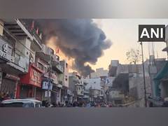 
      
      Delhi: Fire breaks out at main market in Alipur; no casualties
      
      