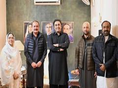 
      
      Pakistan: Another PTI as Independent winner joins PPP
      
      