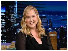 
      
      Amy Schumer reacts to speculation over her 'puffier' face
      
      