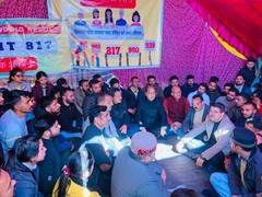 
      
      HP: LoP Jairam Thakur meets protesting job aspirants in Shimla
      
      