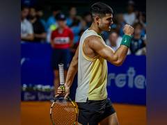 
      
      Top seed Carlos Alcaraz seals Buenos Aires semifinal spot
      
      