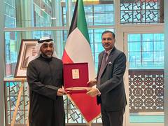 
      
      Indian envoy Adarsh Swaika calls on newly appointed Kuwait Min
      
      