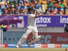 
      
      De Villiers expresses happiness on Sarfaraz's international debut
      
      