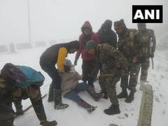
      
      Sikkim: Indian Army rescues 500 tourists amid heavy snowfall
      
      