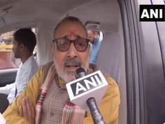 
      
      Giriraj Singh challenges Rahul Gandhi to contest against PM Modi
      
      