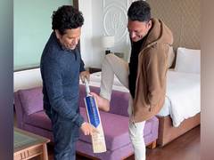 
      
      Sachin Tendulkar meets J-K para cricketer Hussain Lone
      
      