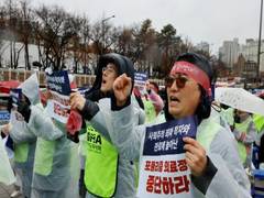 
      
      S Korea: Govt threatens striking doctors with indictment
      
      