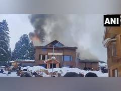 
      
       J-K: Fire breaks out at Gulmarg’s hotel
      
      