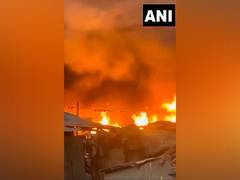 
      
      One killed, 4 injured in massive fire at godown in Maharashtra
      
      