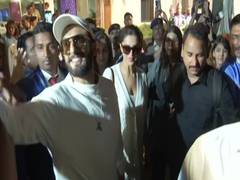 
      
      Parents-to-be Ranveer- Deepika arrive in Jamnagar 
      
      