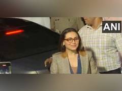 
      
      Rani Mukerji stuns her fans as she reaches Jamnagar
      
      