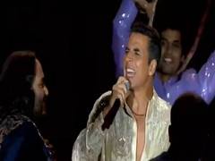 
      
      Akshay Kumar sings ‘Gur Naal Ishq Mitha’
      
      