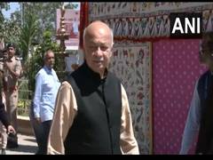 
      
      Sushil Kumar Shinde arrives in Jamnagar
      
      
