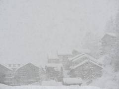 
      
      601 roads including 5 NH closed following snowfall in Himachal
      
      