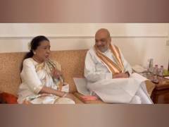 
      
      Asha Bhosle sings ‘Abhi Na Jao' as she meets Amit Shah
      
      