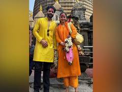 
      
      Rakul, Jackky seek blessings at Kamakhya Devi temple 
      
      